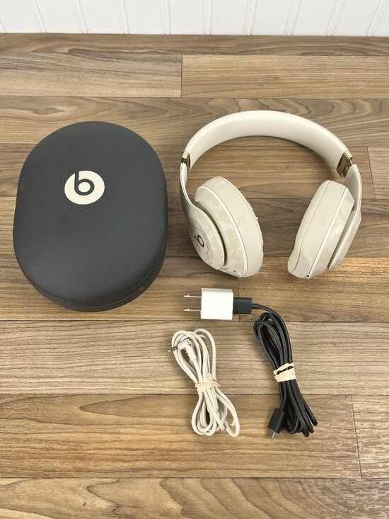 Beats Other - Beats Studio3 Wireless – Camo Edition With Charger + Case